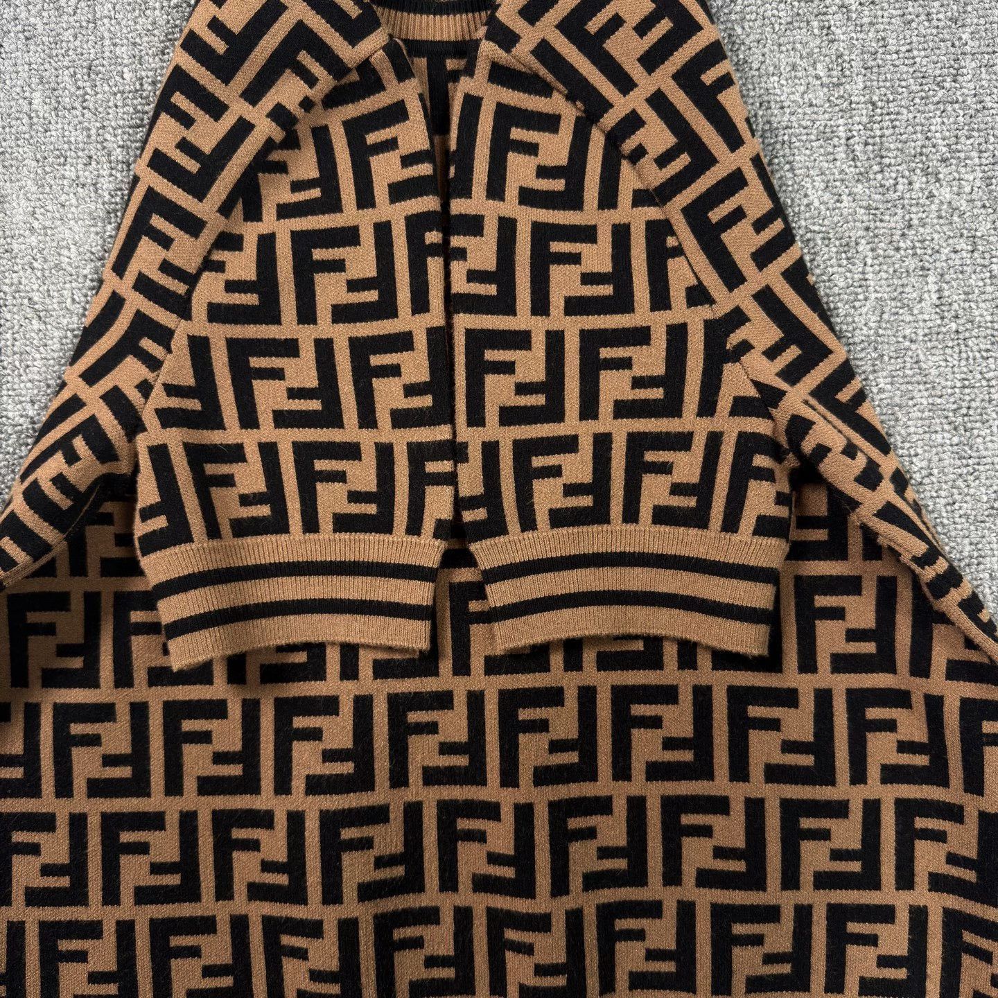 Fendi Fendi Monogram Short Sleeve Knit Size S / US 4 / IT 40 - 4 Thumbnail