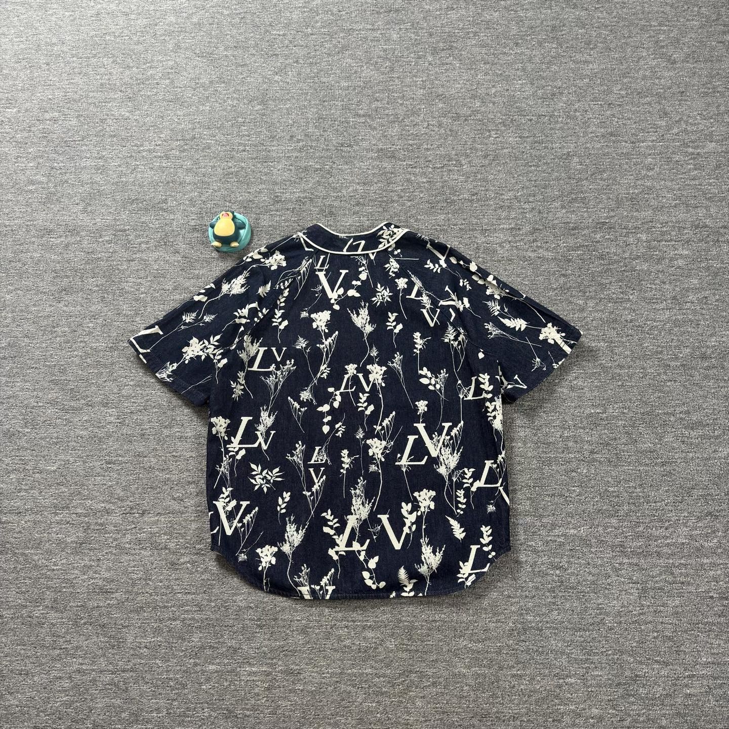 Louis Vuitton LV Floral Print Short Sleeve Shirt Size M / US 6-8 / IT 42-44 - 2 Thumbnail