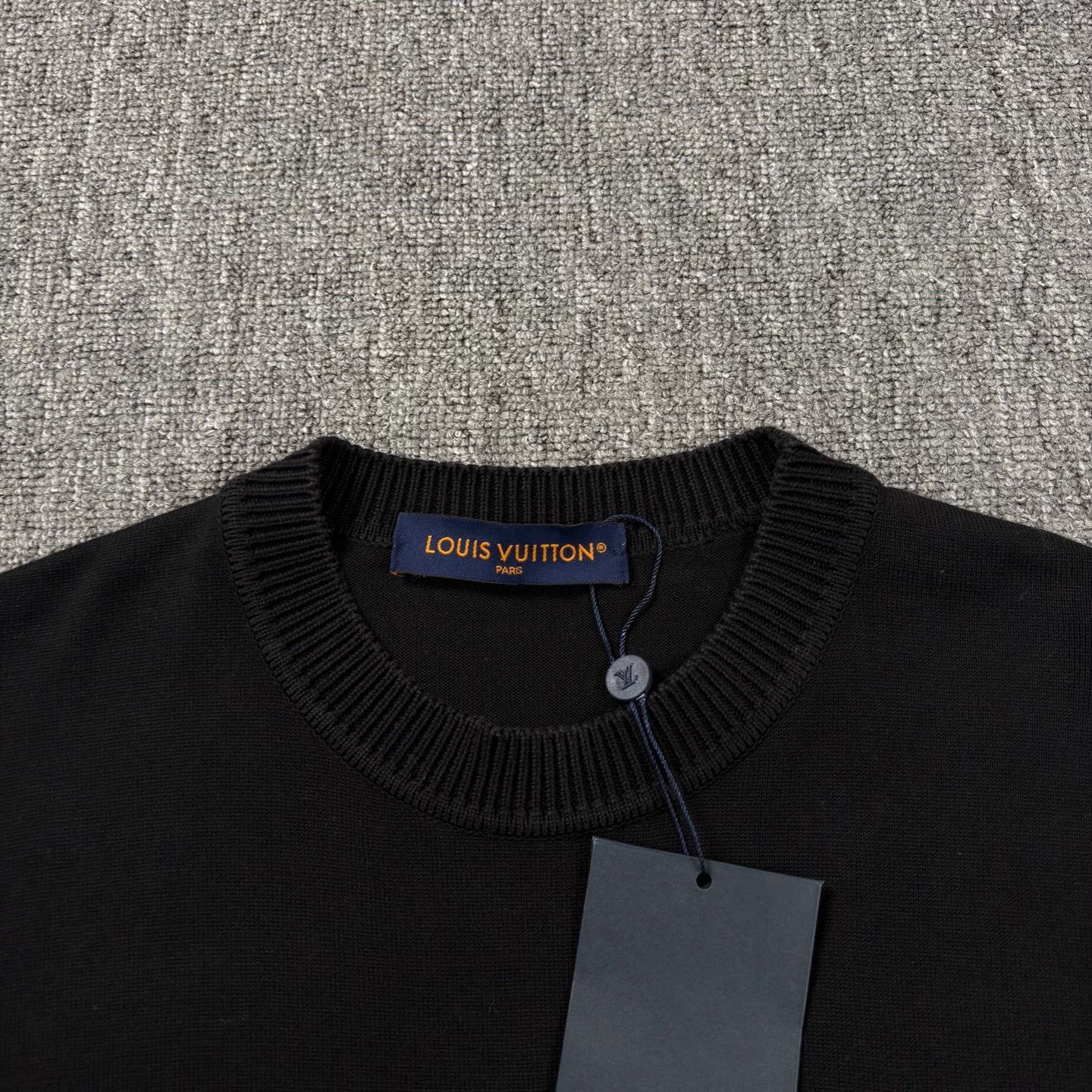 Louis Vuitton LV Black Pin Logo Embroidered Short-Sleeve XS Size US XS / EU 42 / 0 - 3 Thumbnail