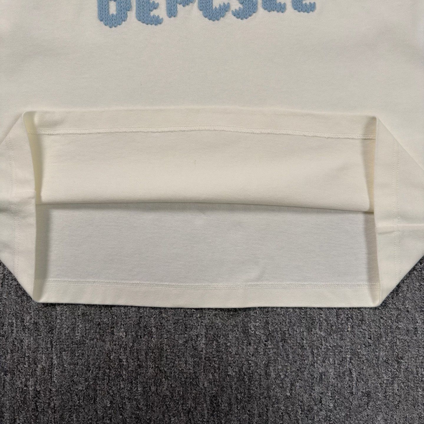 Louis Vuitton LV Blue Logo Embroidered White Short Sleeve Size US S / EU 44-46 / 1 - 7 Thumbnail