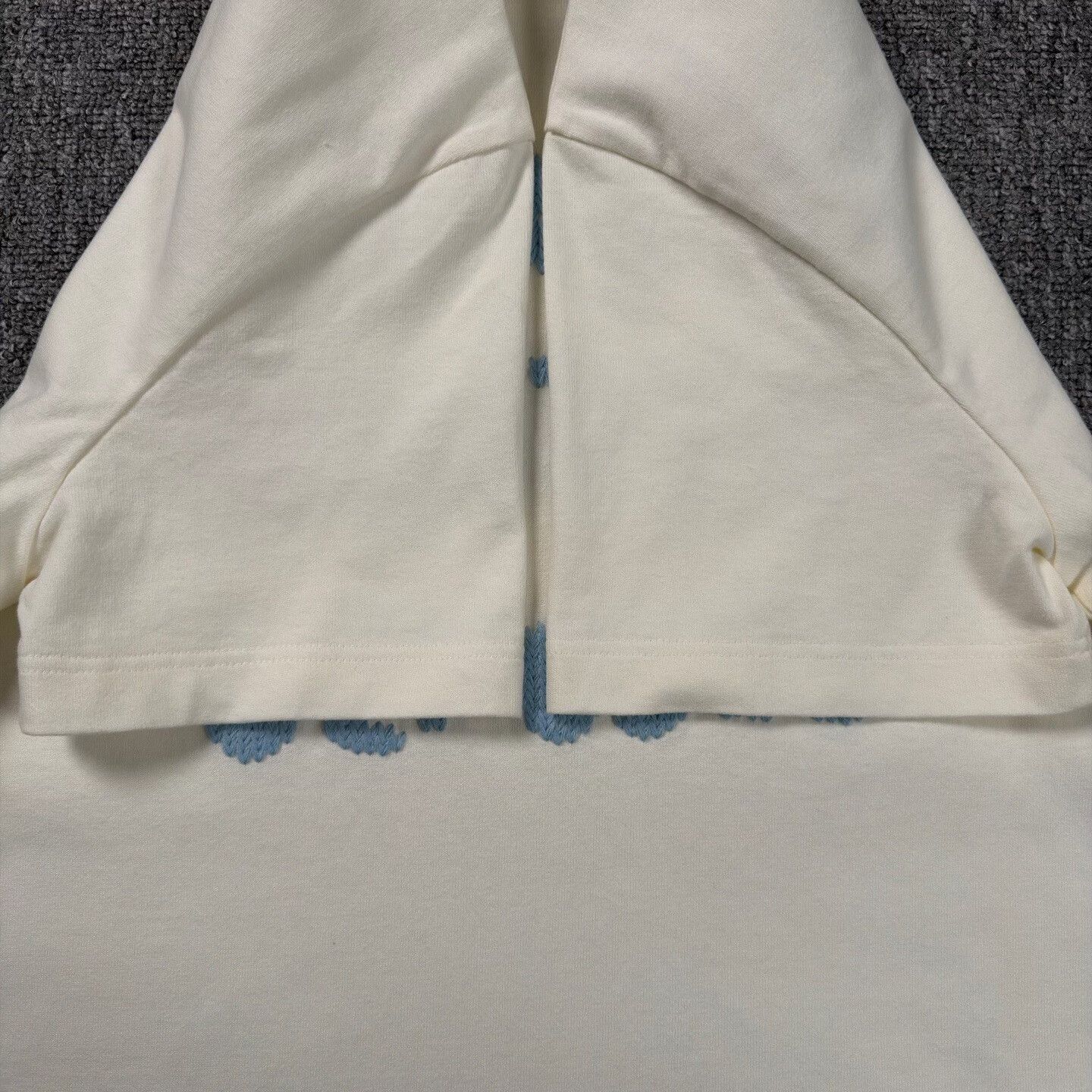 Louis Vuitton LV Blue Logo Embroidered White Short Sleeve Size US S / EU 44-46 / 1 - 6 Thumbnail