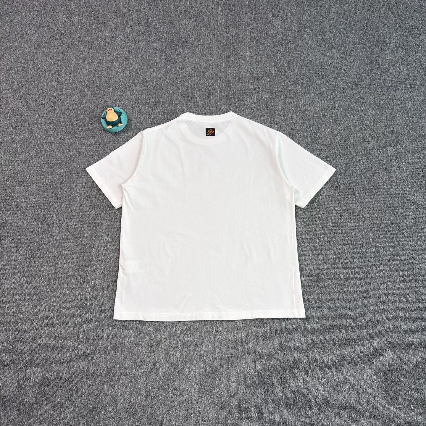 Louis Vuitton LV 25 Three Flower Beaded T-shirt Size US XXL / EU 58 / 5 - 2 Thumbnail
