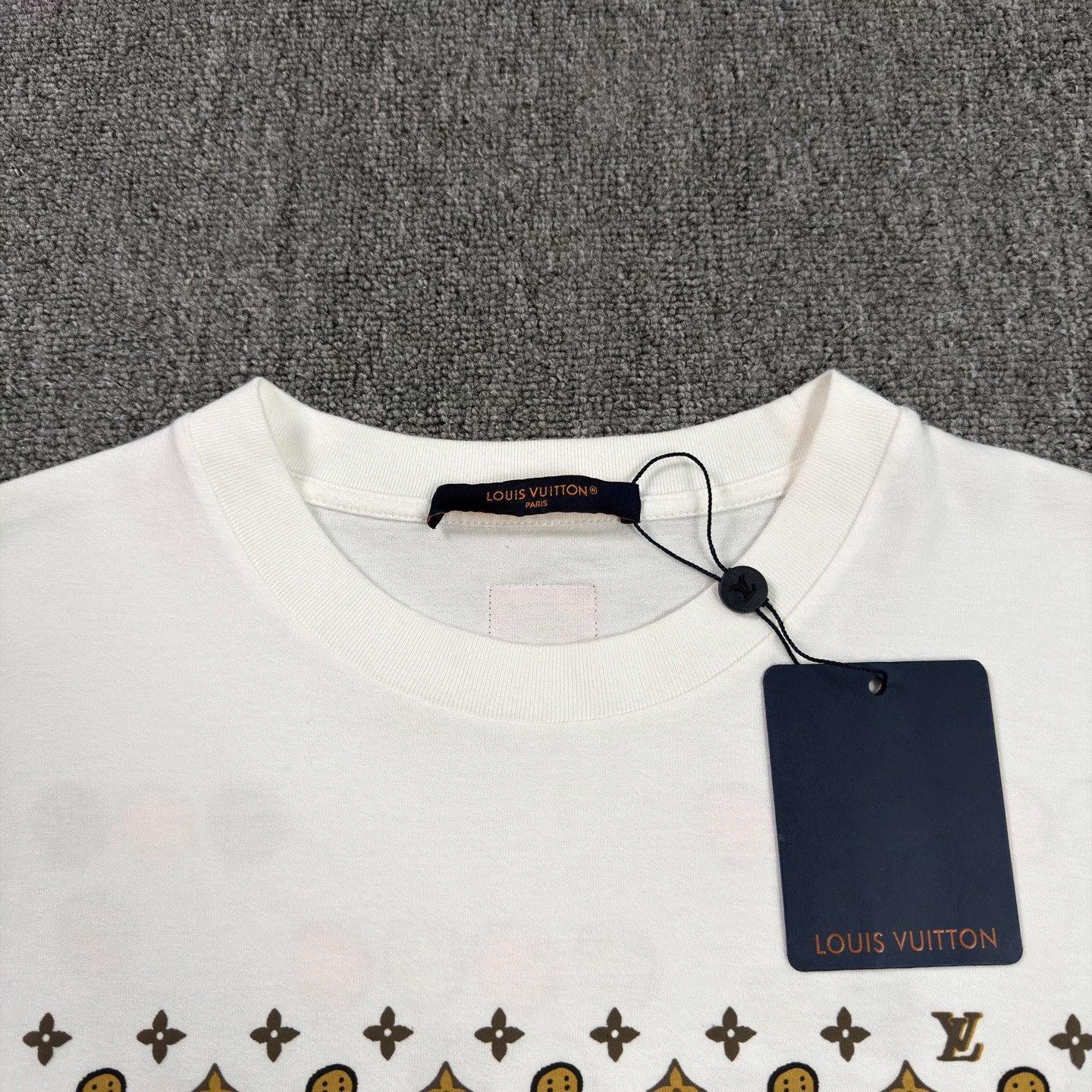 Louis Vuitton LV 2025 CPFM Collaboration White T-shirt Size US S / EU 44-46 / 1 - 3 Thumbnail