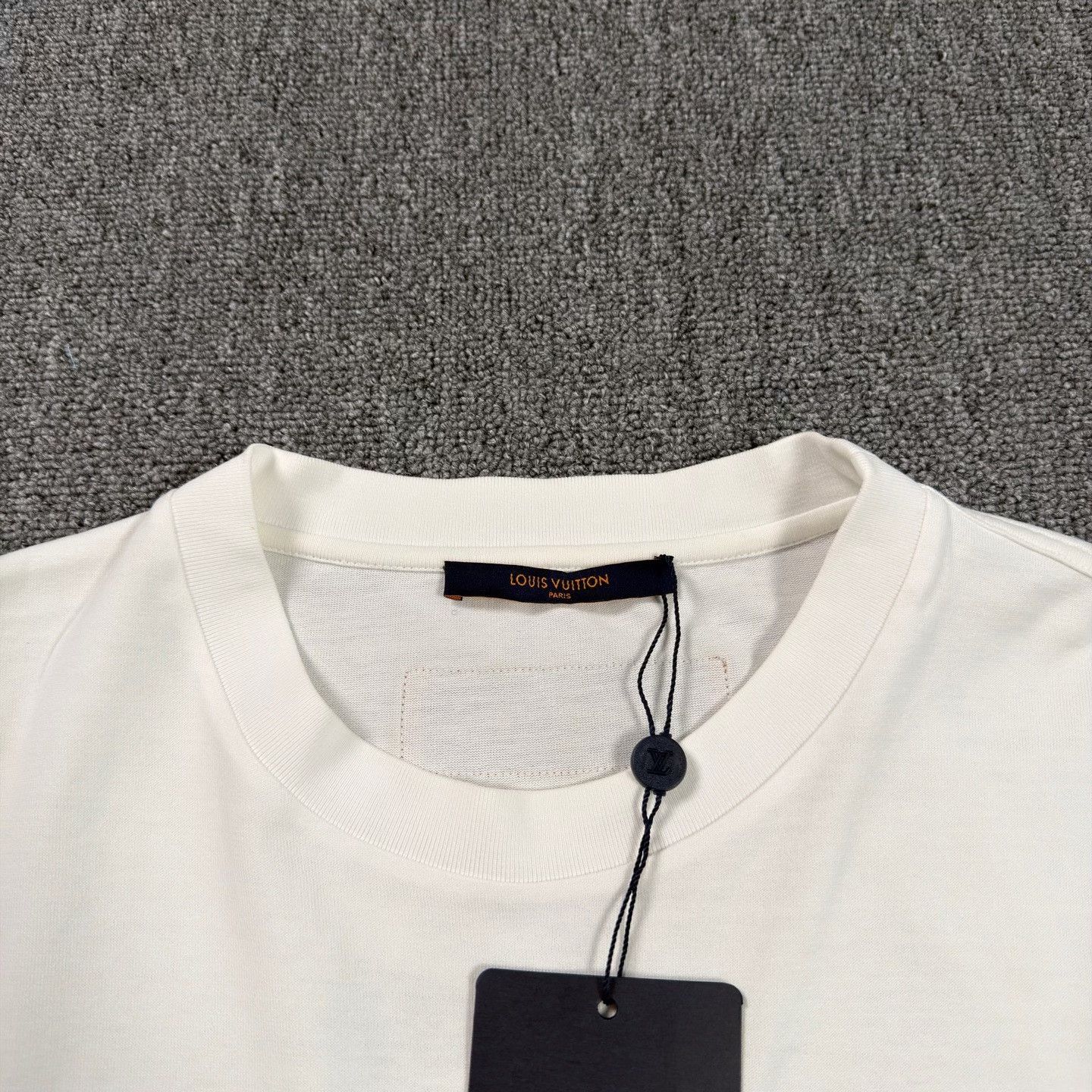 Louis Vuitton LV Paratrooper Print White T-Shirt Size US L / EU 52-54 / 3 - 3 Thumbnail