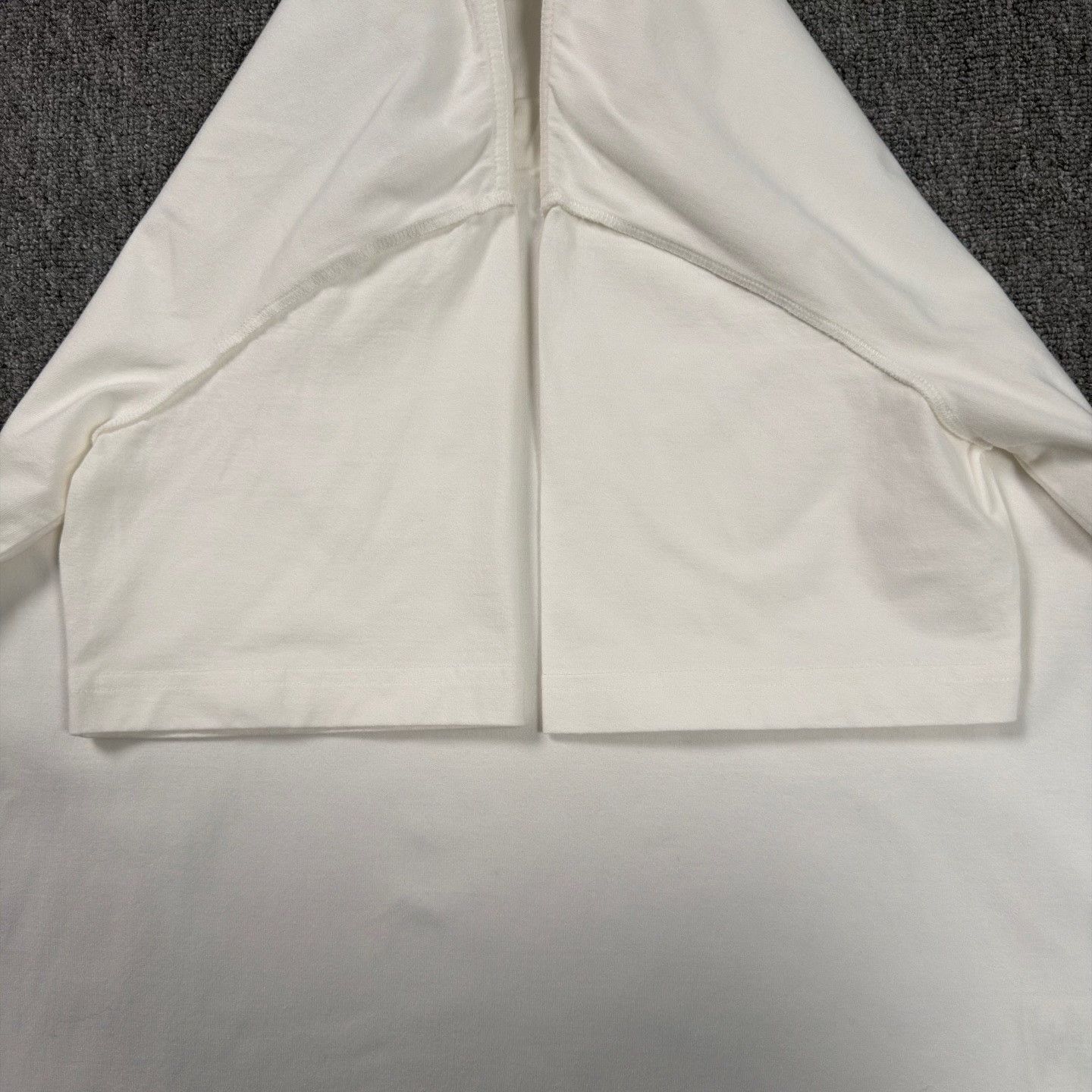 Louis Vuitton LV Embossed Logo White T-Shirt Size US XL / EU 56 / 4 - 4 Thumbnail