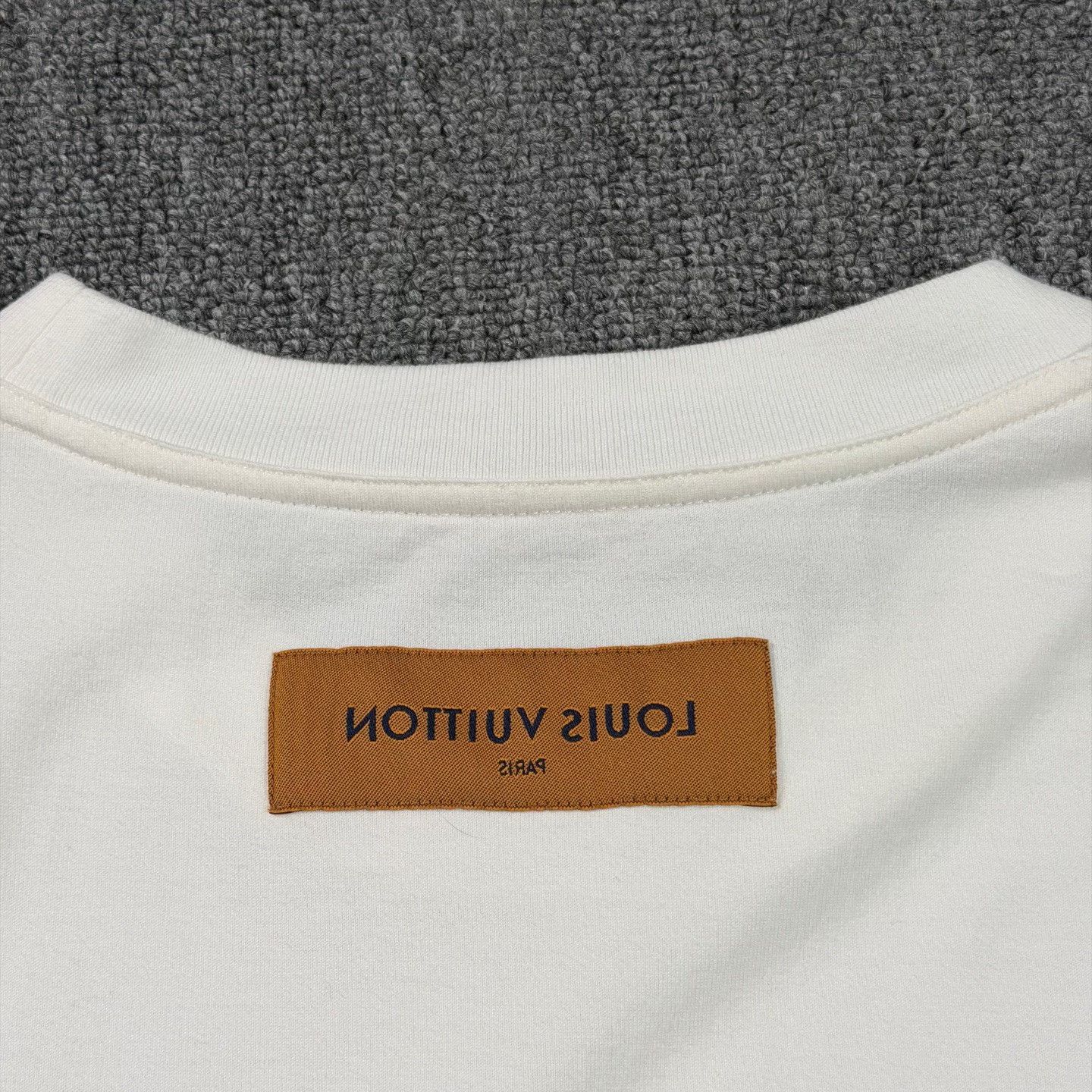 Louis Vuitton LV Embossed Logo White T-Shirt Size US XL / EU 56 / 4 - 8 Thumbnail