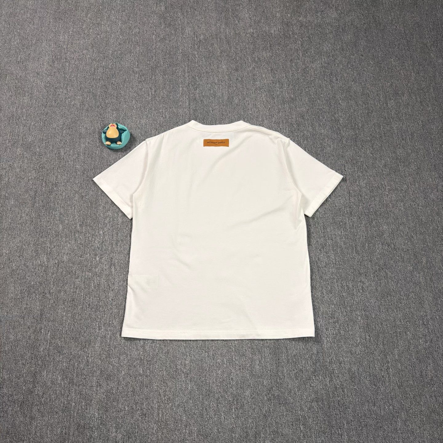 Louis Vuitton LV Embossed Logo White T-Shirt Size US XL / EU 56 / 4 - 2 Thumbnail