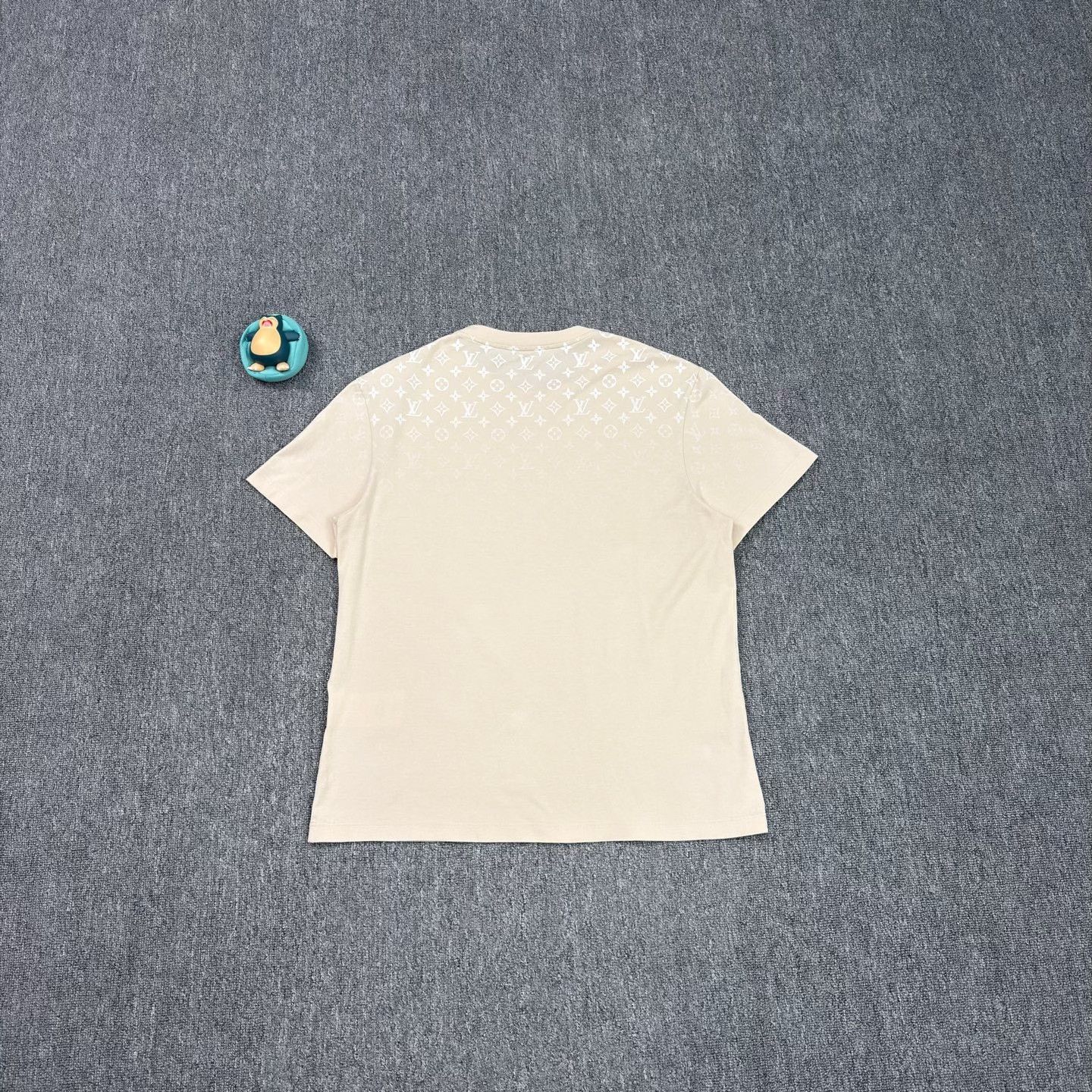 Louis Vuitton LV 25 Gradient Print Beige Short-Sleeve Size US M / EU 48-50 / 2 - 2 Thumbnail