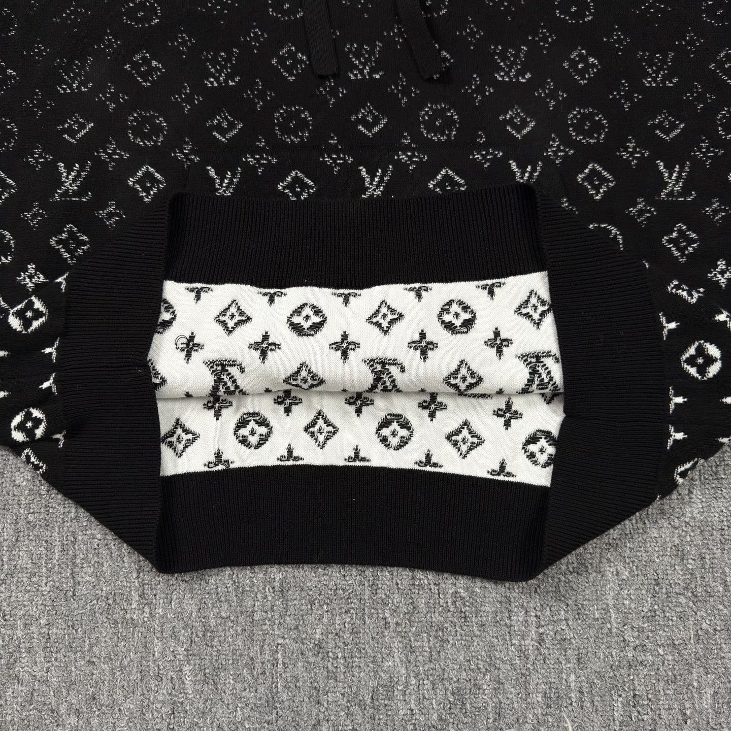 Louis Vuitton LV Black White Gradient Print Hoodie Size US XL / EU 56 / 4 - 7 Thumbnail