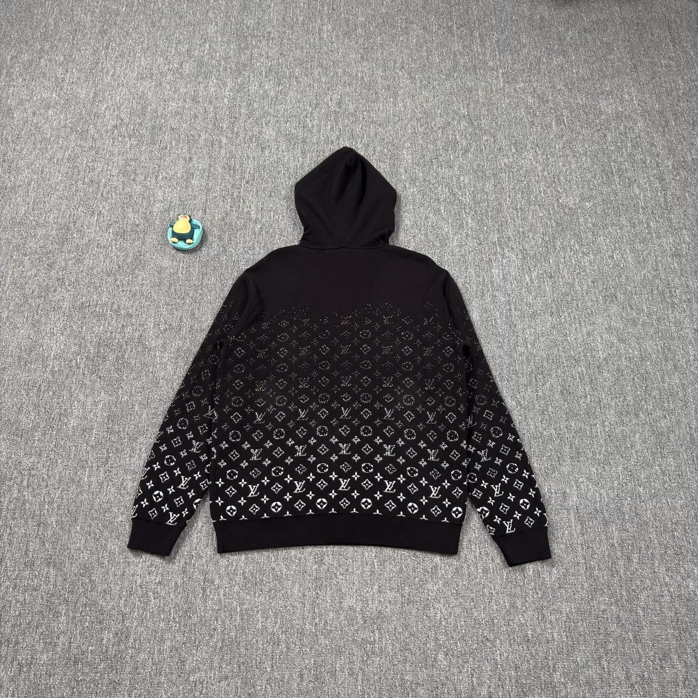 Louis Vuitton LV Black White Gradient Print Hoodie Size US XL / EU 56 / 4 - 2 Thumbnail