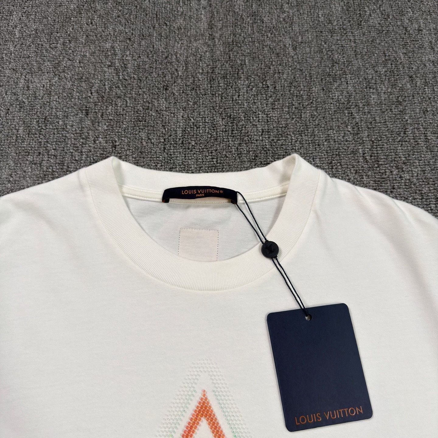 Louis Vuitton LV 2025 Triple Flower Beaded Logo White Tee Size US M / EU 48-50 / 2 - 3 Thumbnail