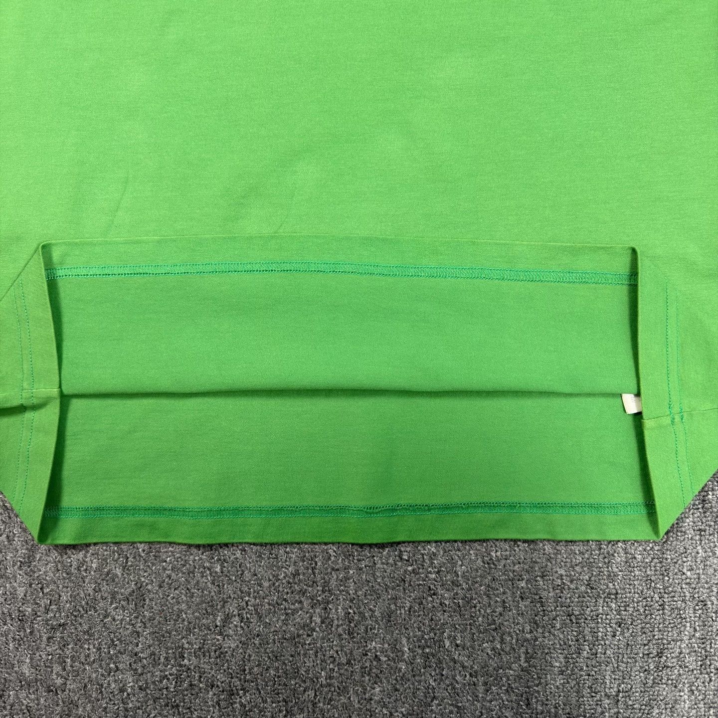 Louis Vuitton LV Embossed Logo Green Short-Sleeve Size US L / EU 52-54 / 3 - 7 Thumbnail