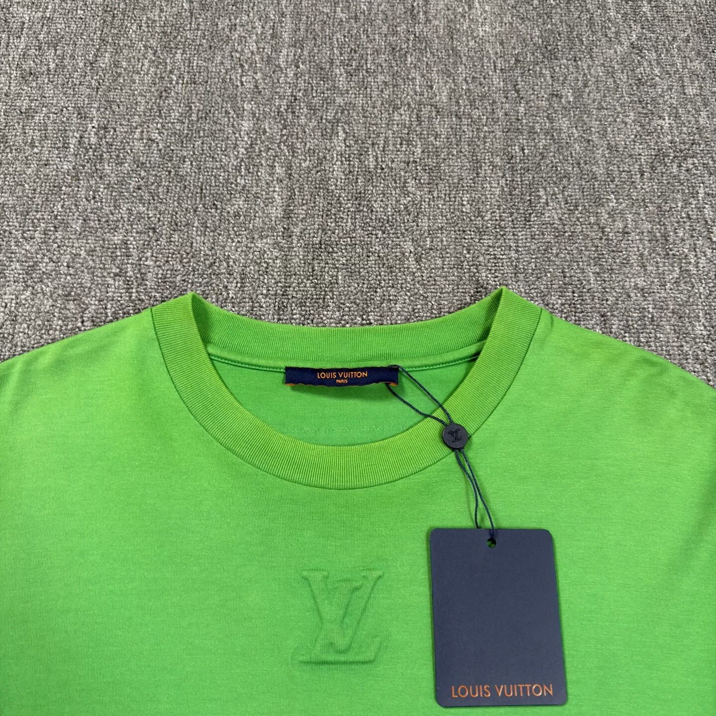 Louis Vuitton LV Embossed Logo Green Short-Sleeve Size US L / EU 52-54 / 3 - 3 Thumbnail