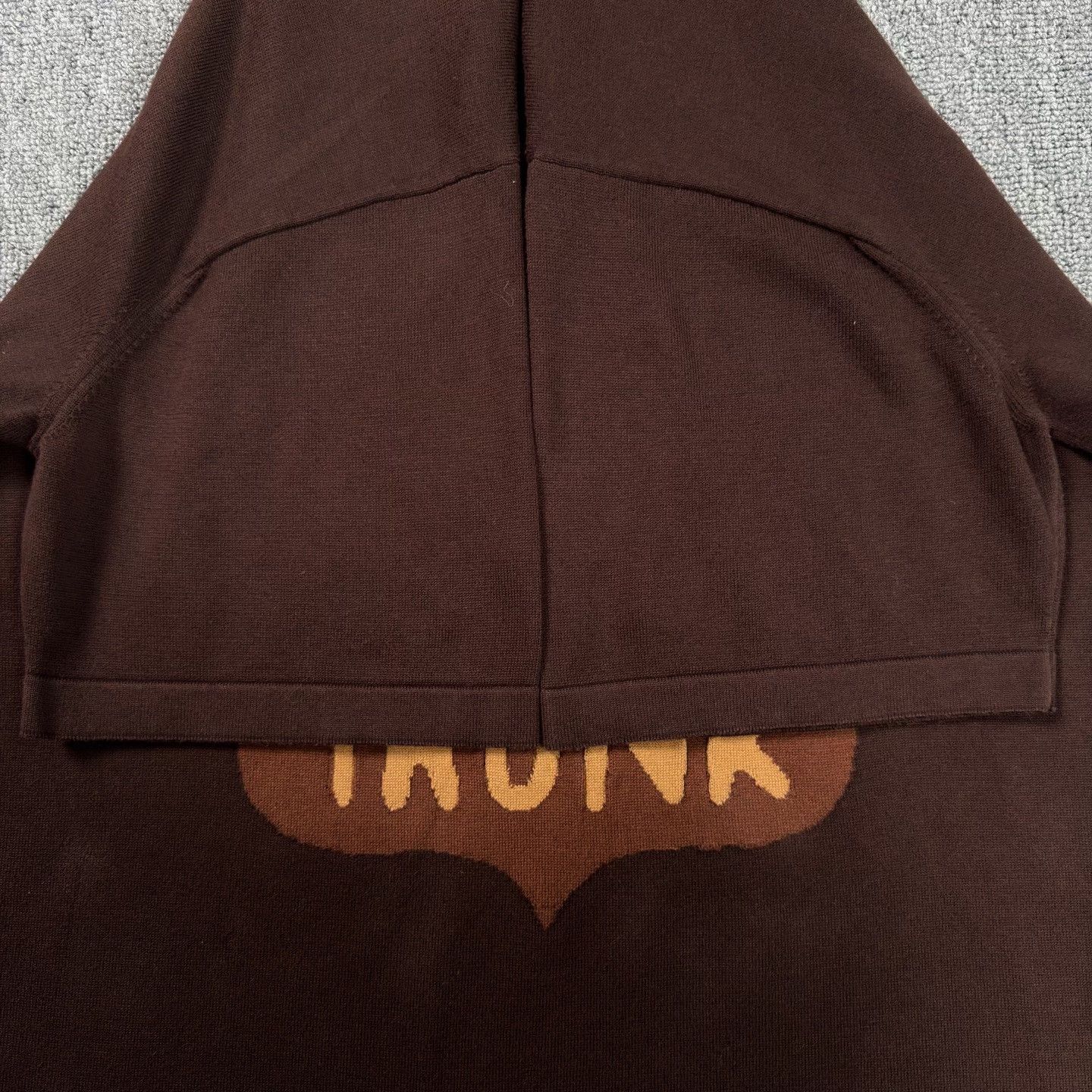 Louis Vuitton LV Hard Case Pattern Brown Knit Tee Size US XL / EU 56 / 4 - 4 Thumbnail