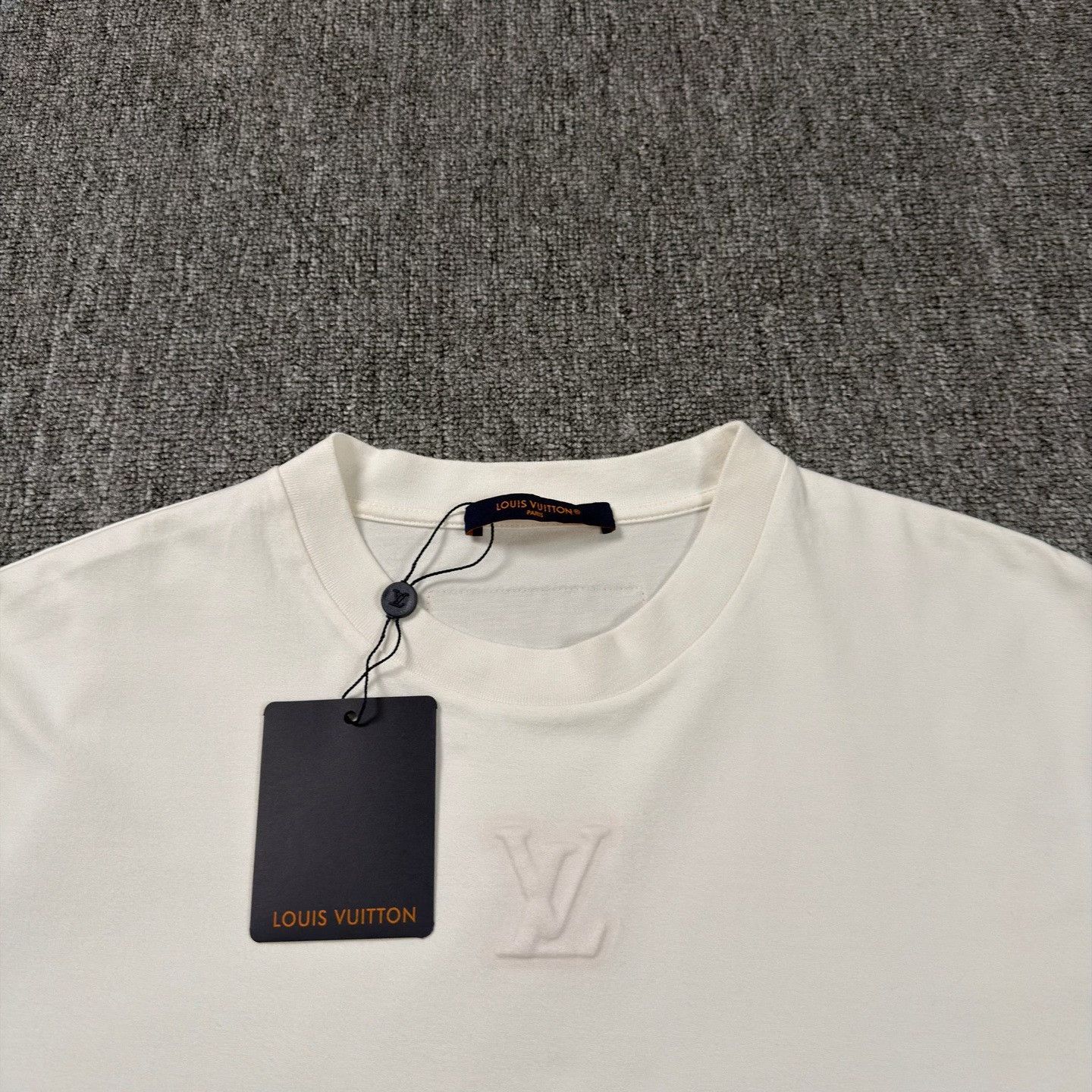 Louis Vuitton LV 25 White Embossed Logo T-shirt Size US M / EU 48-50 / 2 - 3 Thumbnail