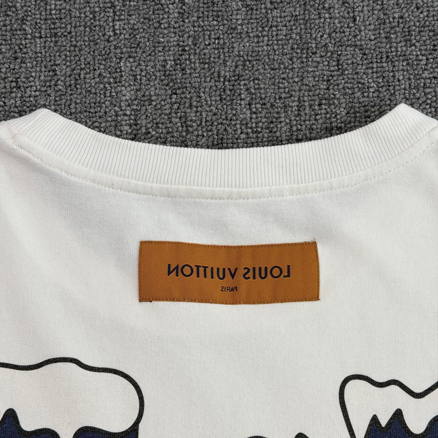 Louis Vuitton LV Snow Mountain Big Logo White Tee Size US L / EU 52-54 / 3 - 8 Thumbnail