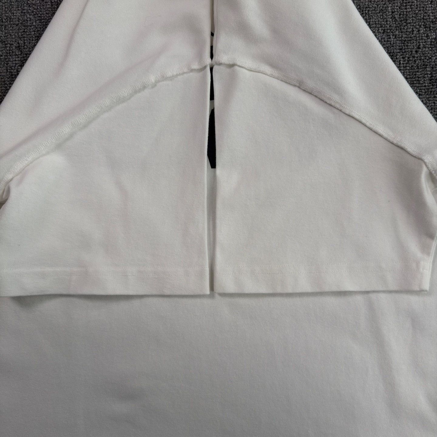 Louis Vuitton LV Snow Mountain Big Logo White Tee Size US L / EU 52-54 / 3 - 6 Thumbnail