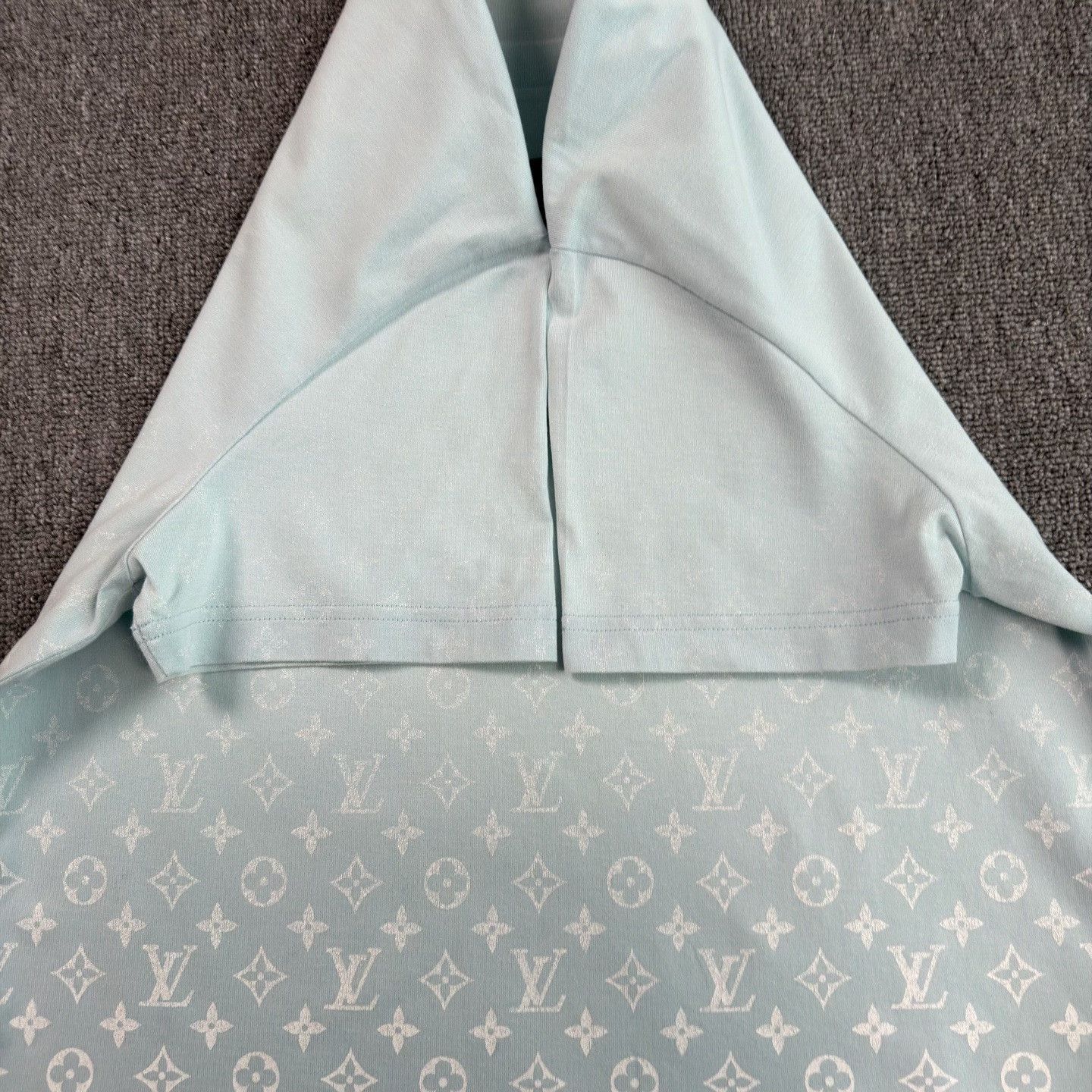 Louis Vuitton LV Gradient Print Sky Blue Short Sleeve Size US S / EU 44-46 / 1 - 6 Thumbnail