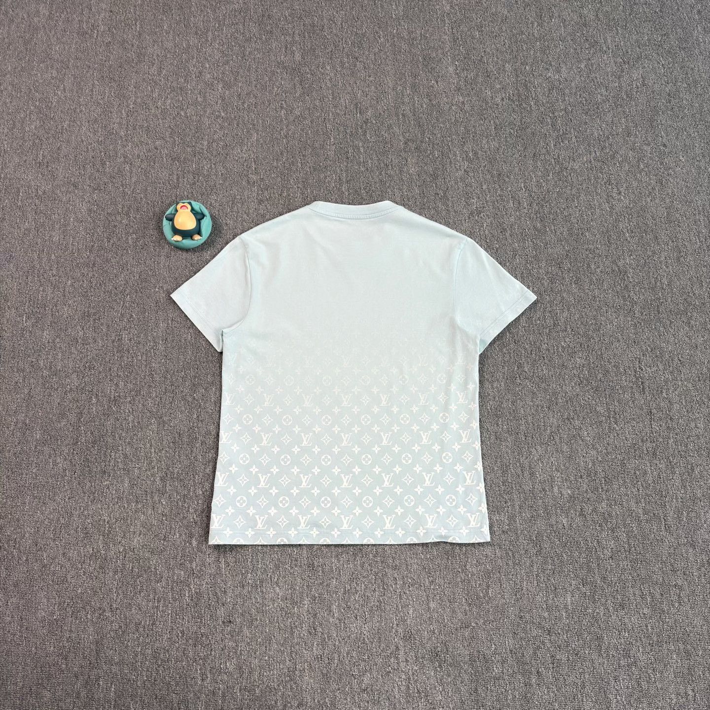 Louis Vuitton LV Gradient Print Sky Blue Short Sleeve Size US S / EU 44-46 / 1 - 2 Thumbnail
