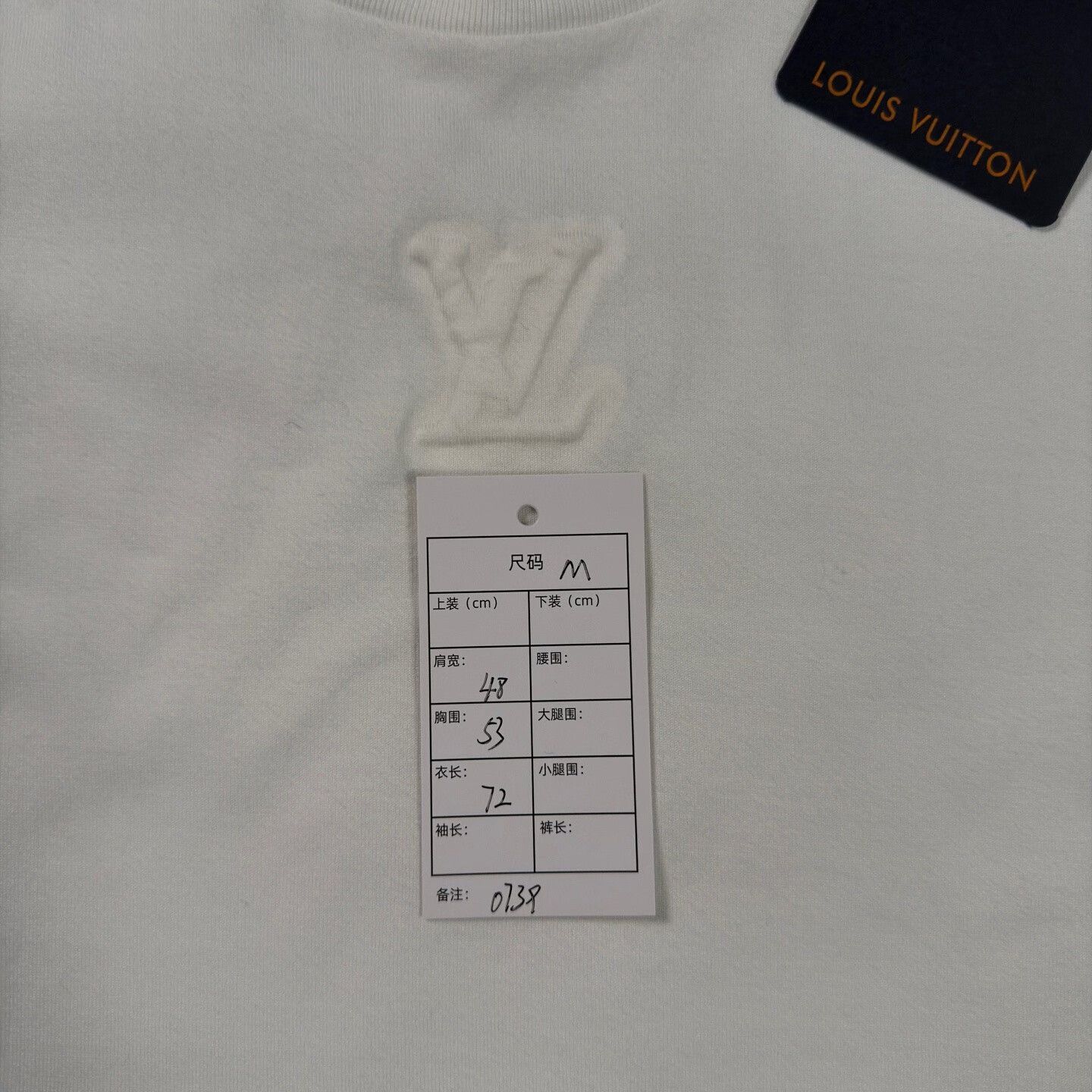 Louis Vuitton LV White Embossed Logo T-Shirt Size US M / EU 48-50 / 2 - 5 Thumbnail