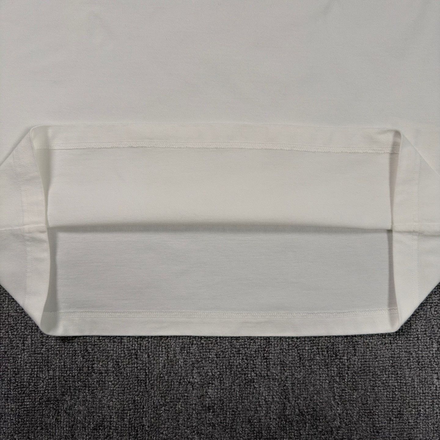 Louis Vuitton LV White Embossed Logo T-Shirt Size US M / EU 48-50 / 2 - 7 Thumbnail