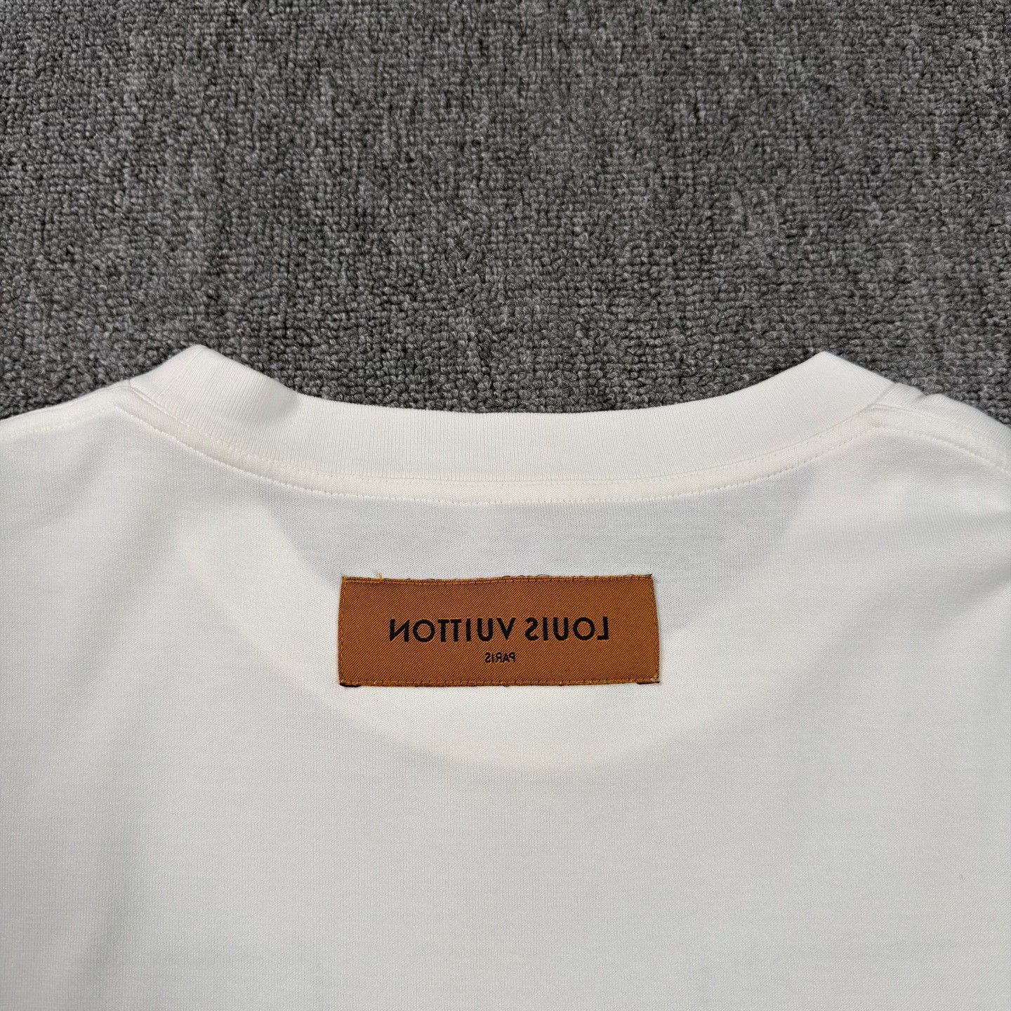 Louis Vuitton LV Embroidered Big Logo White T-shirt Size US XL / EU 56 / 4 - 8 Thumbnail