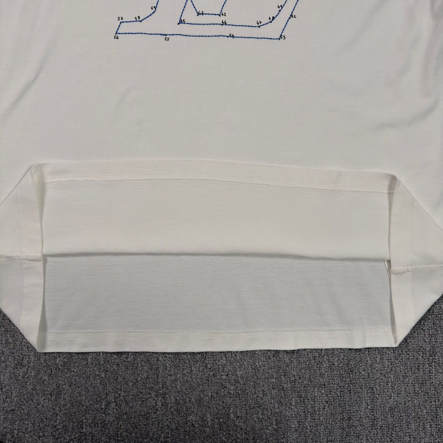 Louis Vuitton LV Embroidered Big Logo White T-shirt Size US XL / EU 56 / 4 - 7 Thumbnail