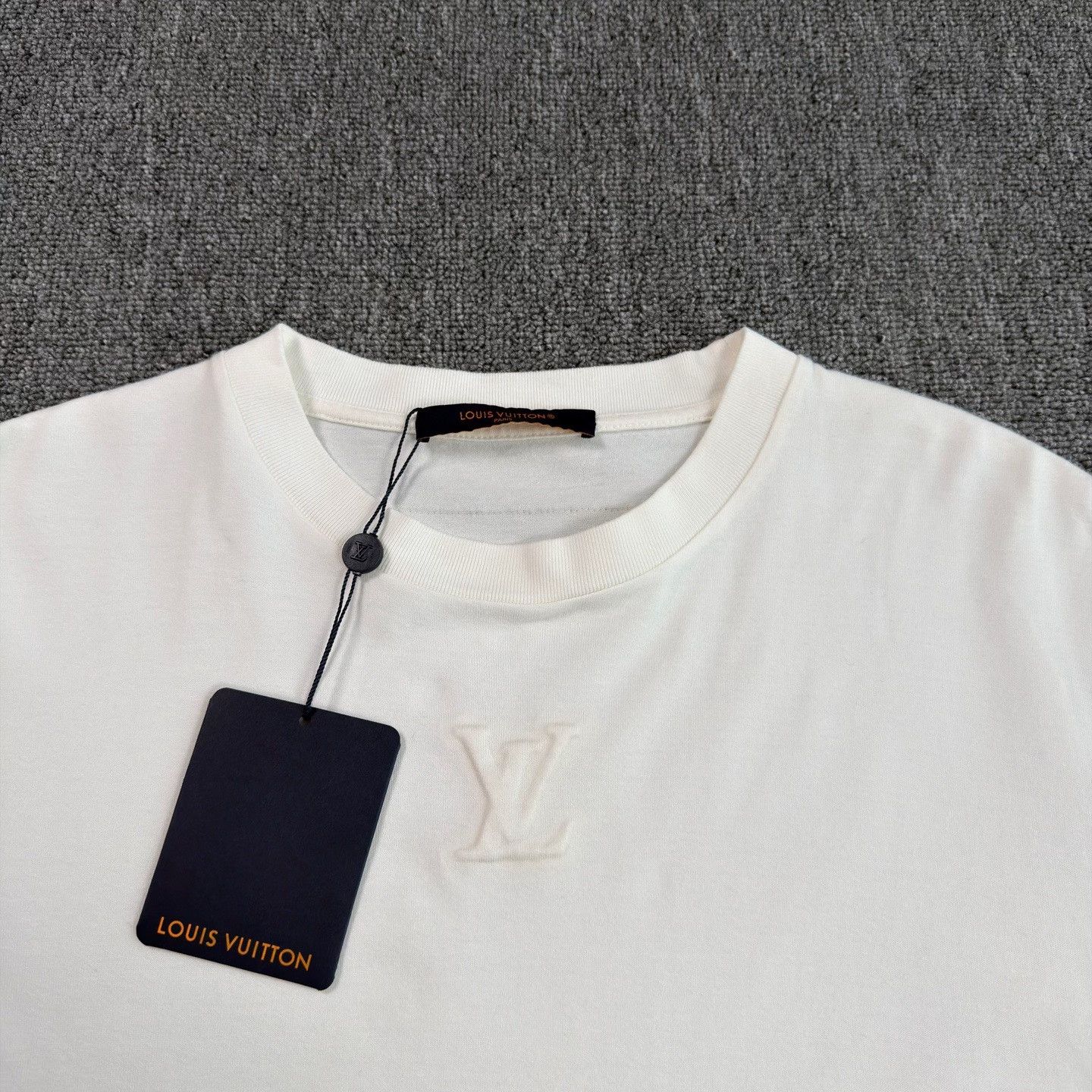 Louis Vuitton LV 25 Embossed Chest Logo White T-Shirt Size US S / EU 44-46 / 1 - 3 Thumbnail
