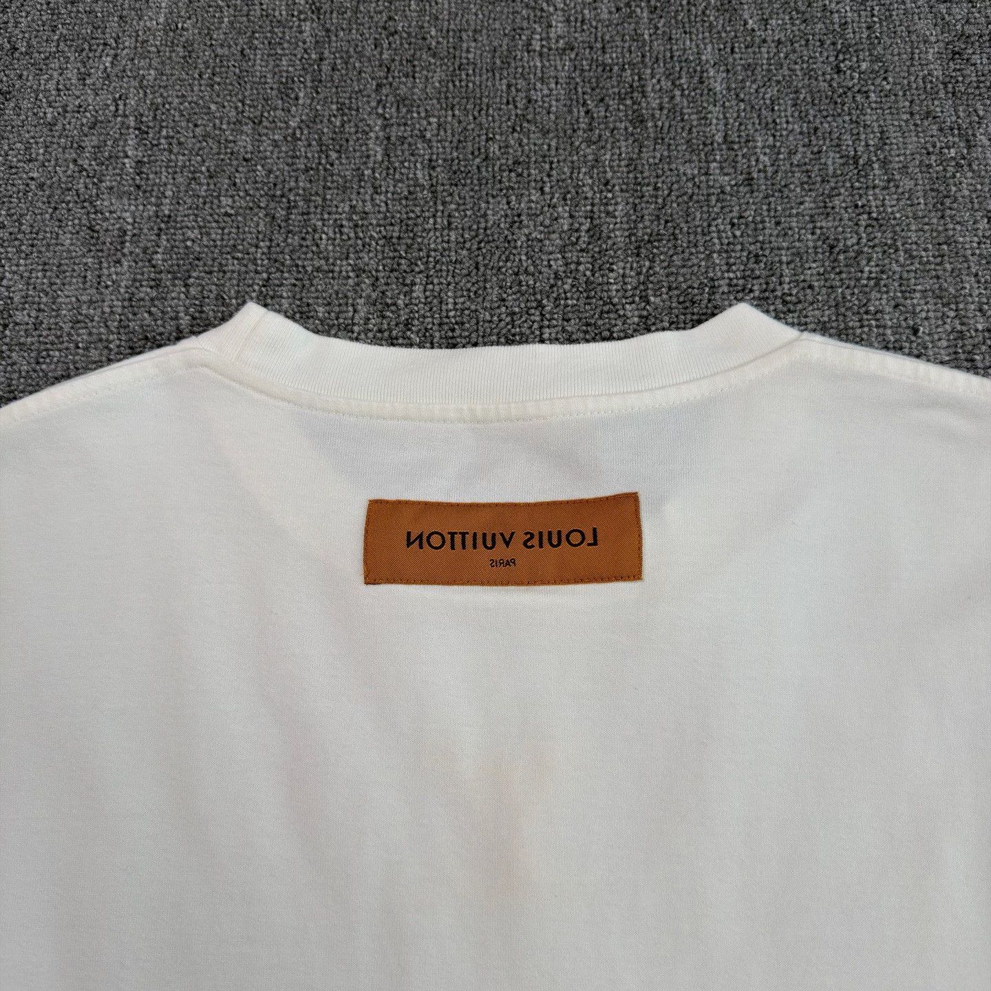 Louis Vuitton LV 25 Embossed Chest Logo White T-Shirt Size US S / EU 44-46 / 1 - 8 Thumbnail