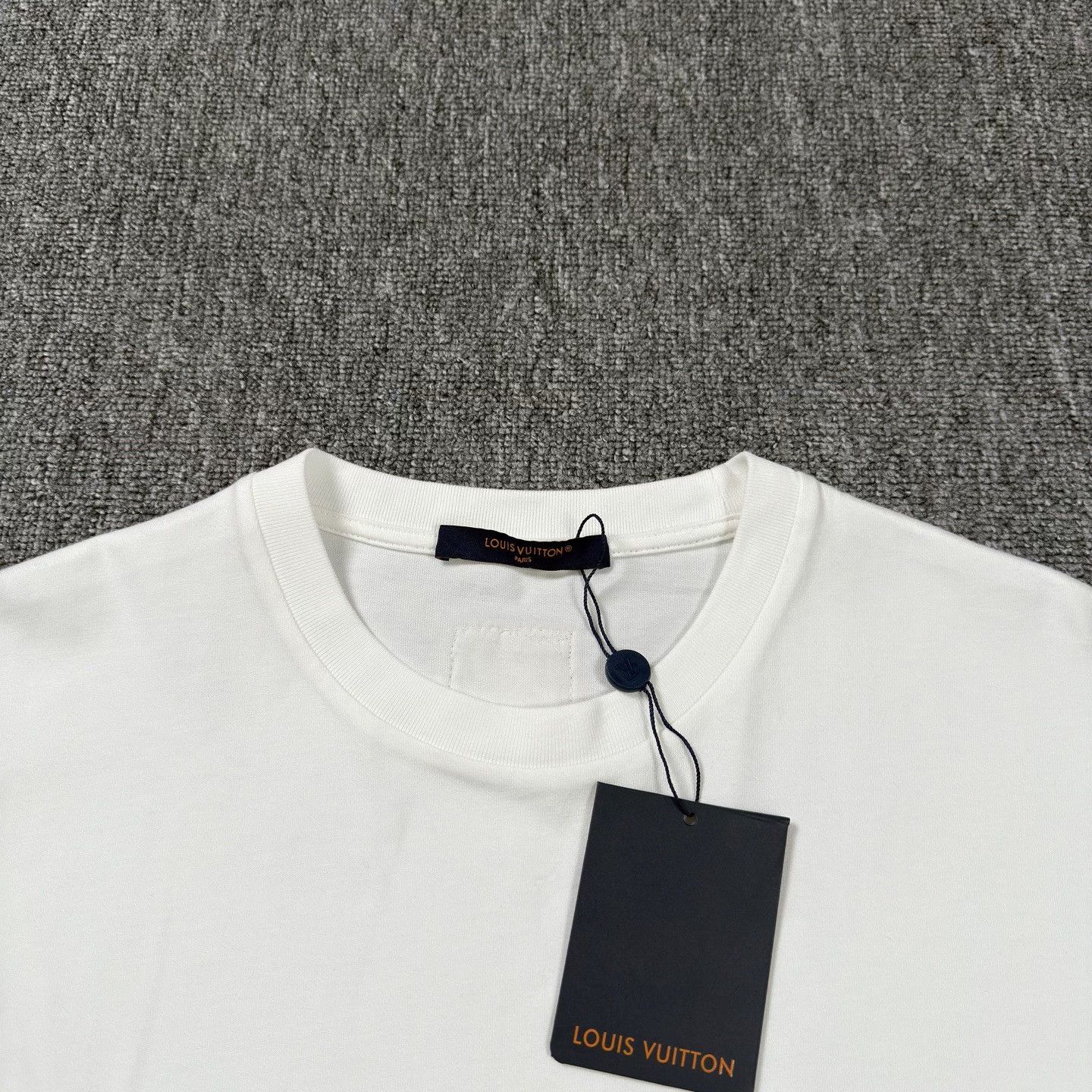Louis Vuitton LV 25 Embroidered Cursive Slogan Tee Size US XXL / EU 58 / 5 - 3 Thumbnail