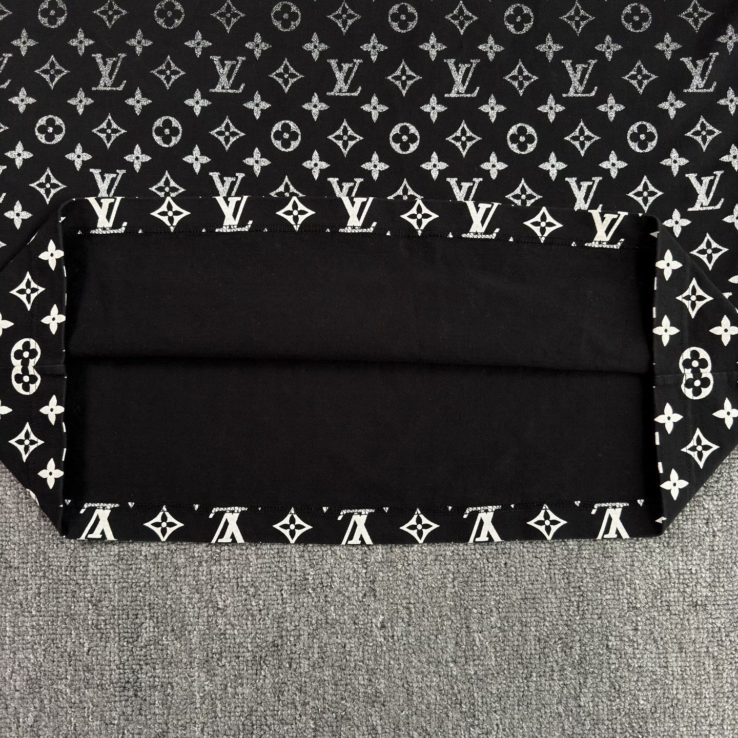Louis Vuitton LV Gradient Black All-Over Print Tee Size US XL / EU 56 / 4 - 8 Thumbnail