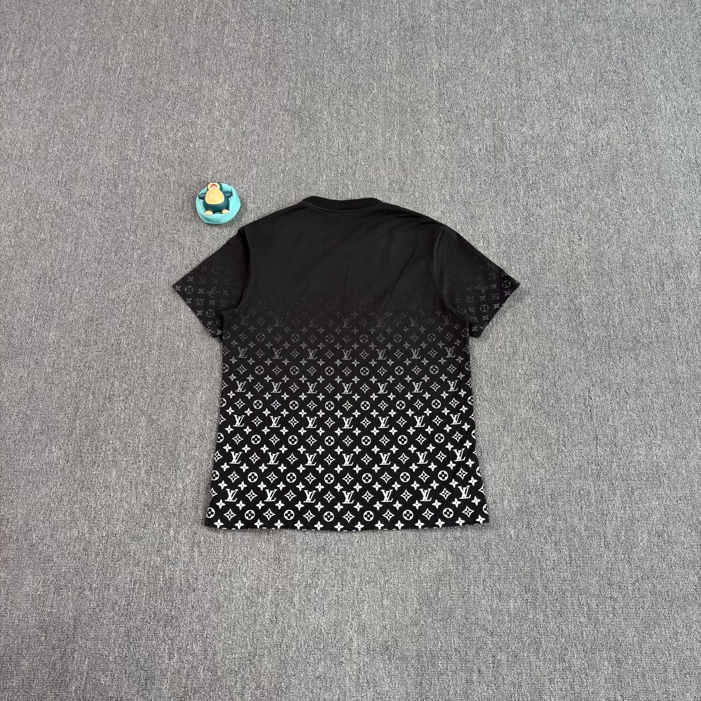 Louis Vuitton LV Gradient Black All-Over Print Tee Size US XL / EU 56 / 4 - 2 Thumbnail