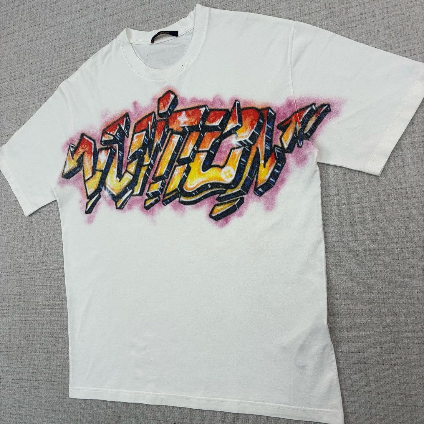 Louis Vuitton Louis Vuitton SS22 Logo Graffiti Tee Size US XXL / EU 58 / 5 - 3 Thumbnail