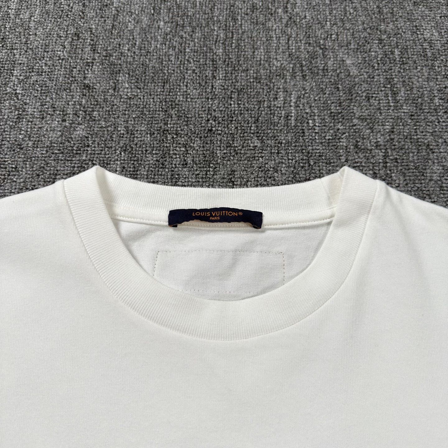 Louis Vuitton LV White Rainbow Short-sleeve Tee Size US XL / EU 56 / 4 - 3 Thumbnail