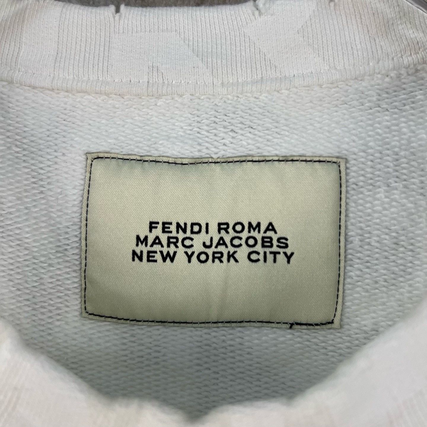 Fendi Fendi Solid Letter Print Crewneck Short Sleeve Size XS / US 0-2 / IT 36-38 - 4 Thumbnail