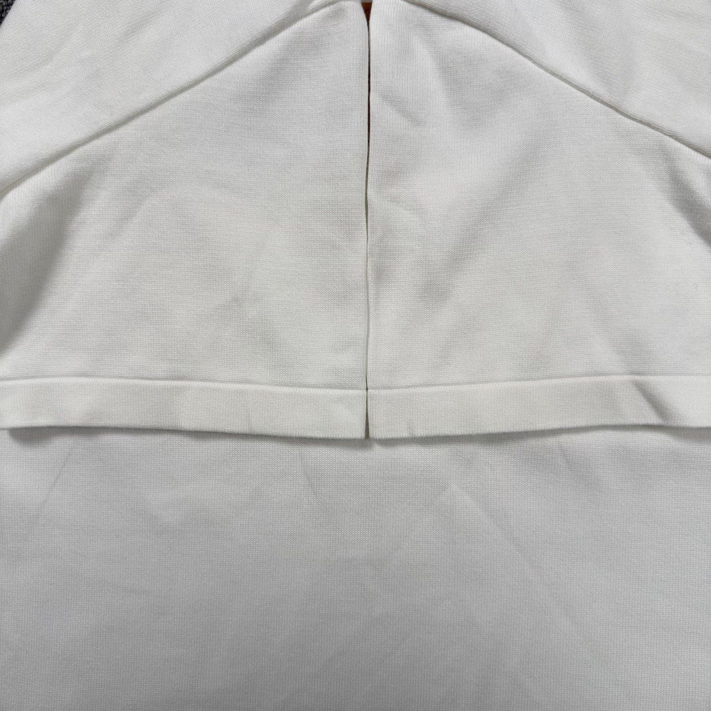 Louis Vuitton LV 25 White Embossed Leather Patch Short-Sleeve Size US M / EU 48-50 / 2 - 5 Thumbnail