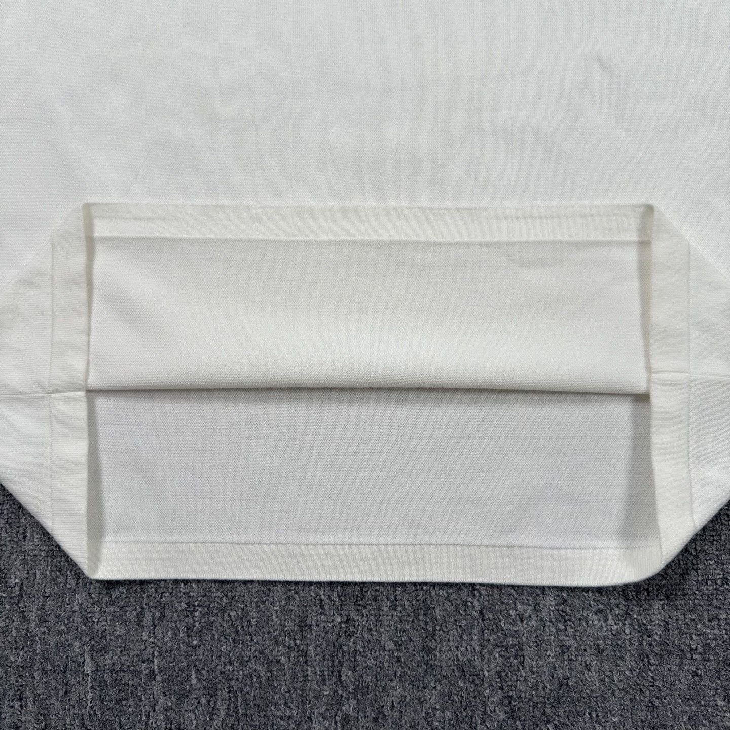 Louis Vuitton LV 25 White Embossed Leather Patch Short-Sleeve Size US M / EU 48-50 / 2 - 6 Thumbnail