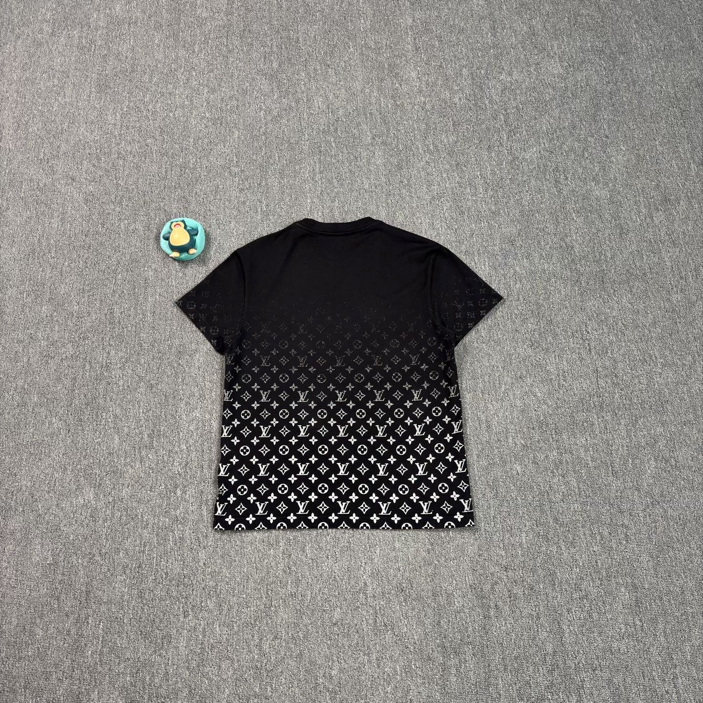 Louis Vuitton LV Monogram Gradient Black White Tee Size XS / US 0-2 / IT 36-38 - 2 Thumbnail
