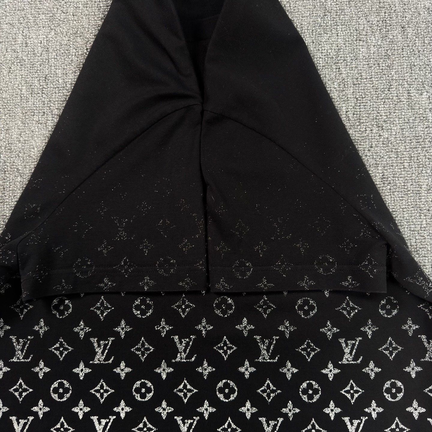 Louis Vuitton LV Monogram Gradient Black White Tee Size XS / US 0-2 / IT 36-38 - 6 Thumbnail