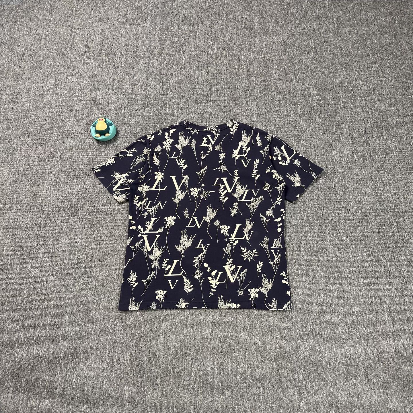 Louis Vuitton LV Floral Print Navy Short-Sleeve Size US XL / EU 56 / 4 - 2 Thumbnail