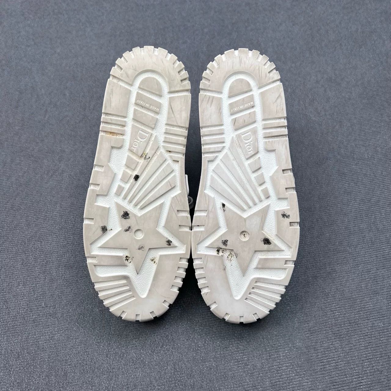 Dior DIOR ID White Low-Top Gold Logo Sneakers Size US 6 / IT 36 - 8 Thumbnail
