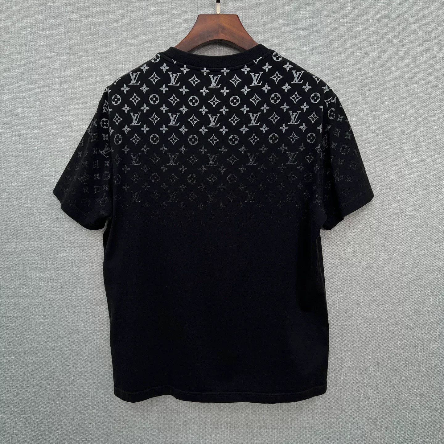 Louis Vuitton Louis Vuitton Monogram Logo Short-Sleeve Size US L / EU 52-54 / 3 - 2 Thumbnail