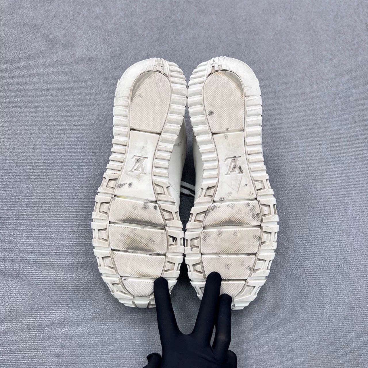Louis Vuitton Louis Vuitton Run Away Monogram Sneakers Size US 10 / EU 43 - 8 Thumbnail