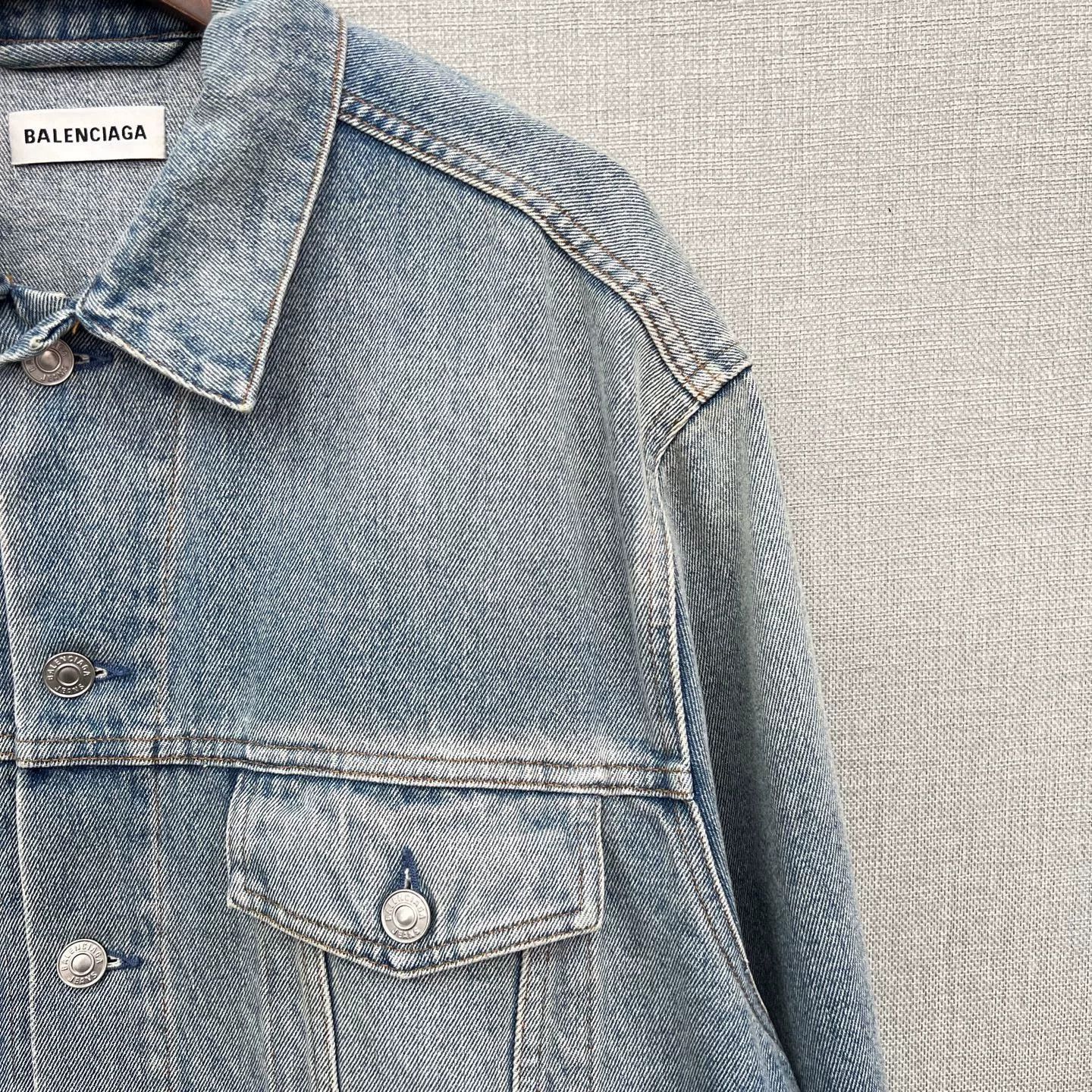 Balenciaga Balenciaga Distressed Rhinestone Logo Denim Jacket Size XXS / US 00 / IT 34 - 3 Thumbnail