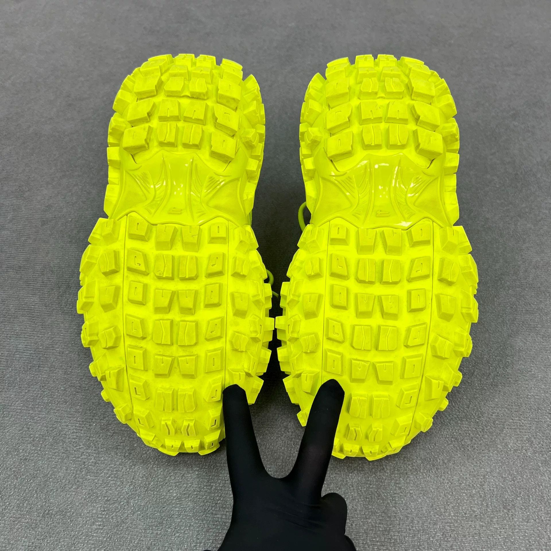 Balenciaga Balenciaga Defender Fluorescent Green Sneakers Size US 10 / EU 43 - 7 Thumbnail