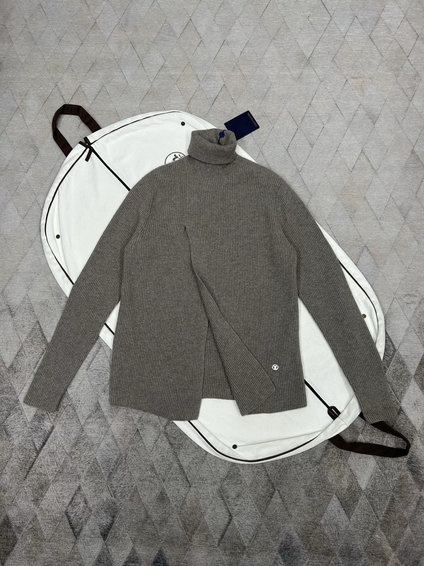 Louis Vuitton LV Cashmere Turtleneck Sweater Size US L / EU 52-54 / 3 - 2 Thumbnail