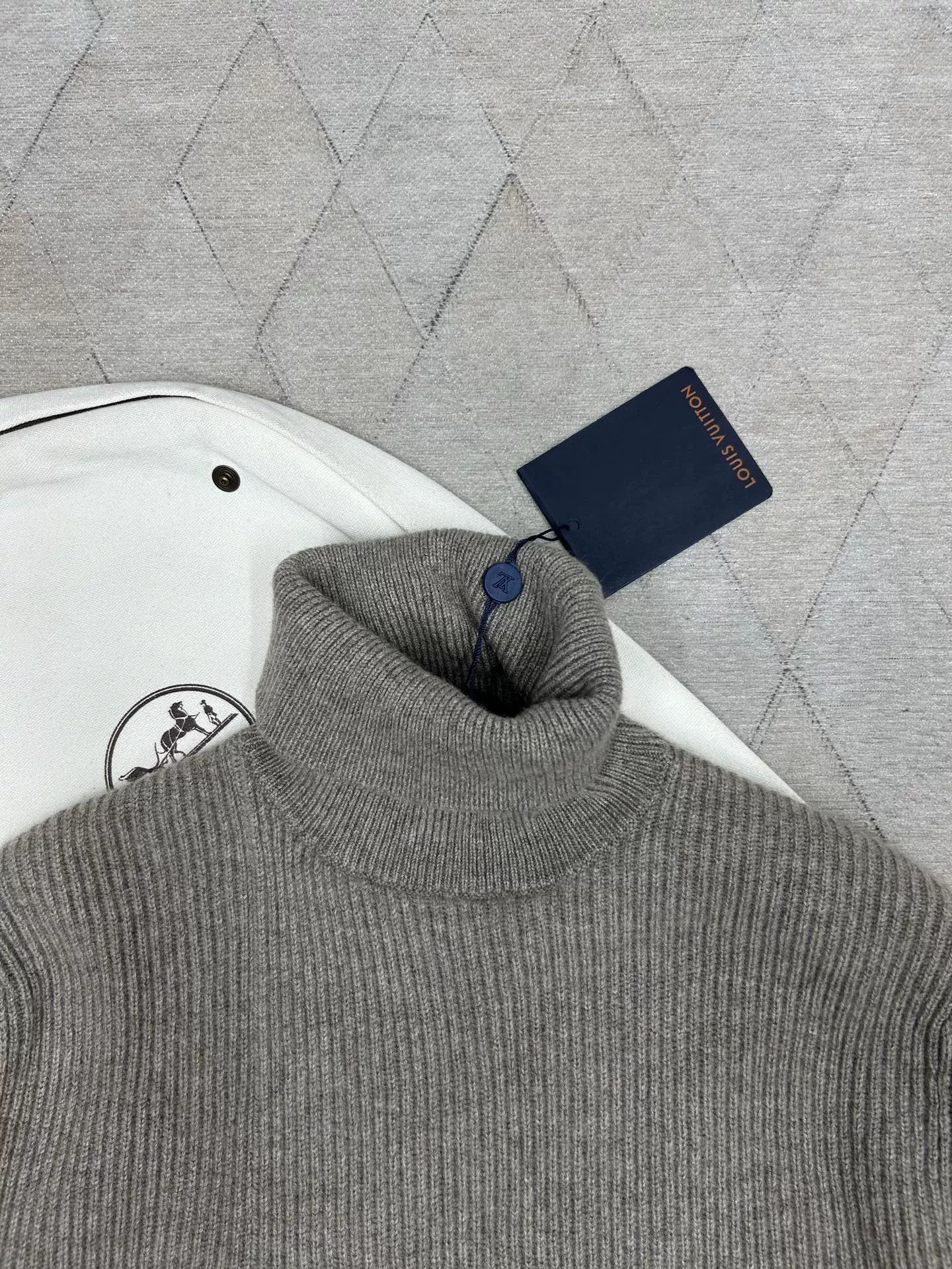 Louis Vuitton LV Cashmere Turtleneck Sweater Size US L / EU 52-54 / 3 - 3 Thumbnail