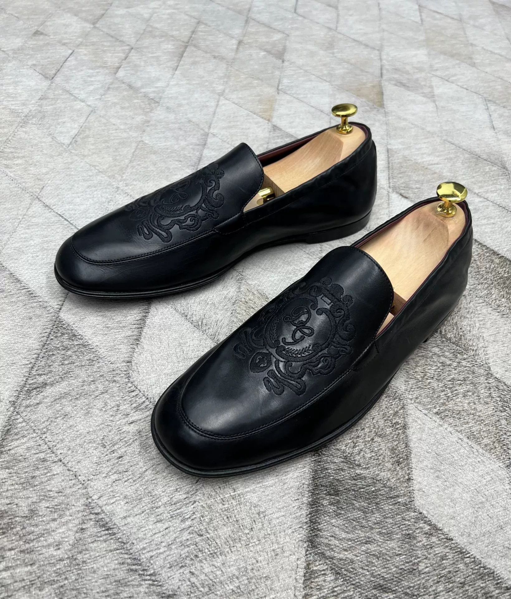 Dolce & Gabbana Dolce & Gabbana Crown Embroidered Loafers Size US 8.5 / EU 41-42 - 3 Thumbnail