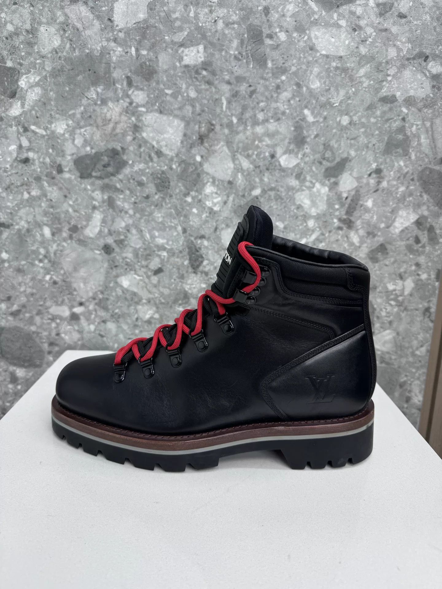 Louis Vuitton Louis Vuitton Classic Hiking Boots Size US 10 / EU 43 - 7 Thumbnail