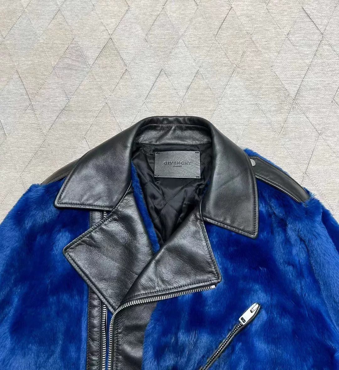 Givenchy Givenchy New Eco-Fur Winter Coat Size US L / EU 52-54 / 3 - 4 Thumbnail